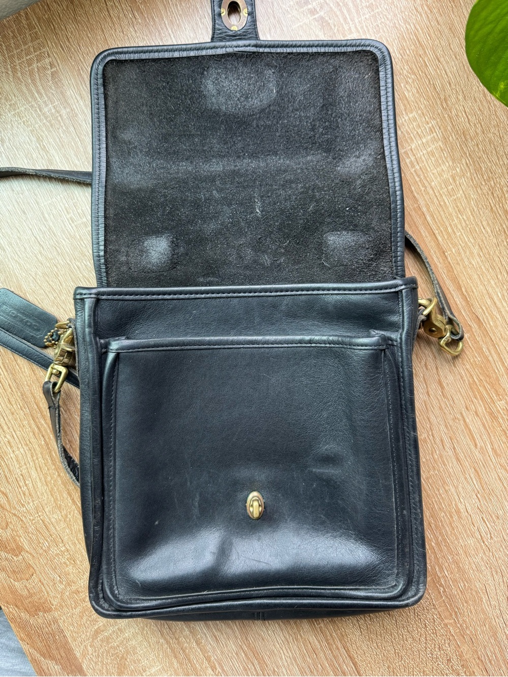 Vintage 90s Coach Station Black Leather Crossbody - Picture 3 of 4